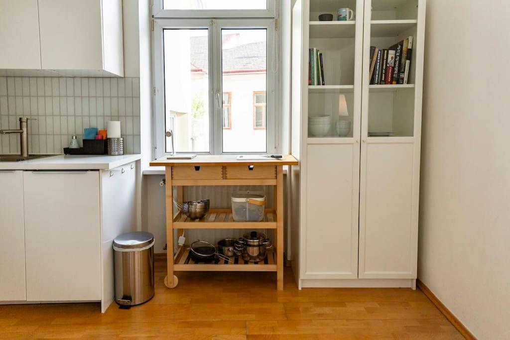 Savoir-Vivre In Unserer Zentralen Balkonwohnung Viena Exterior foto
